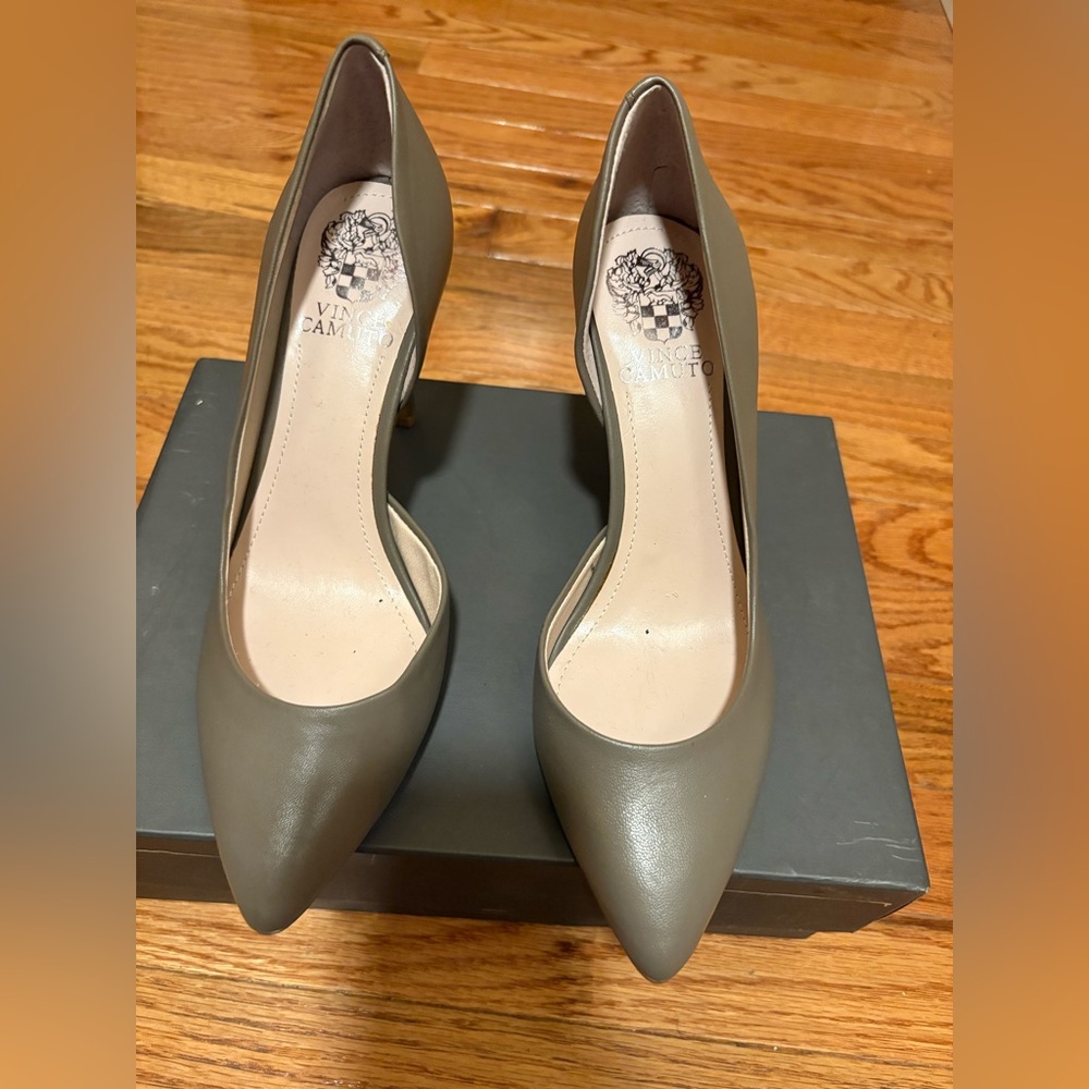 FINAL SALE! Vince Camuto Women's  Olive Green Heels Pre- Owned